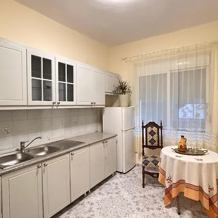 Arla Apartment *